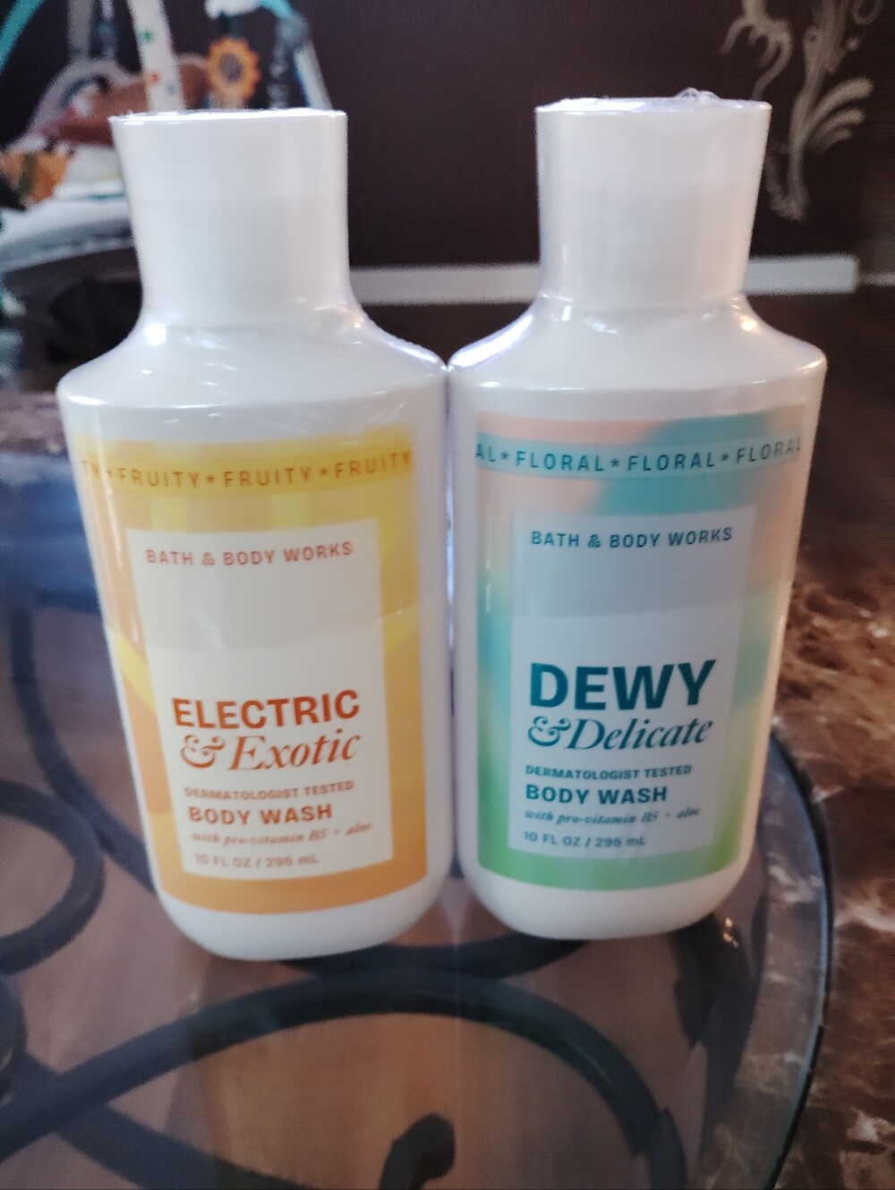 Bath & Body Works Electric & Dewy Body Wash Duo — Yellow & Teal - Picture 4 of 6
